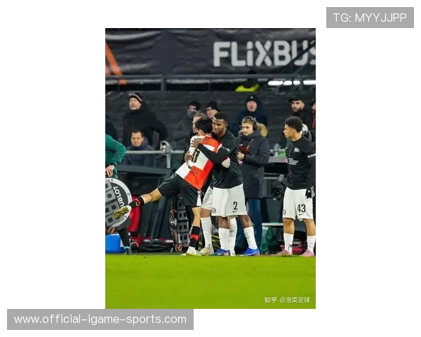 球队在欧冠赛场上以稳健中场控制比赛节奏，欧冠新规则可以代表二支球队参赛